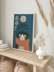 Whimsical tuxedo cat wall art wearing a blue beanie and orange scarf, with Japanese text on a blue background. - Image 3