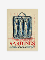 Vintage-style illustration of three blue sardines in a tin can with red 'SARDINES DE LA MÈR' text and red grid background
